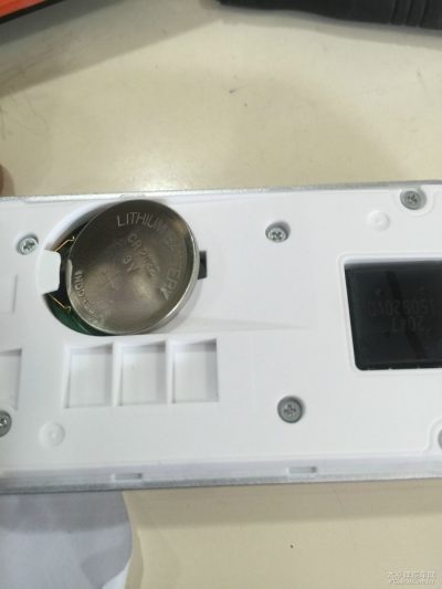 比亚迪秦、唐、宋遥控钥匙电池更换教程